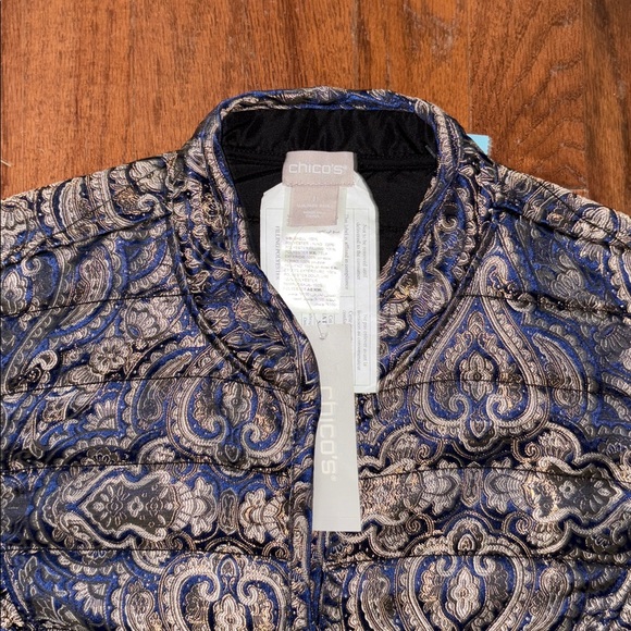 Chico's Blue & Gold/Black Reversible Quilted Shine Print Jacket Size 1 = 8 NWT - Picture 2 of 5